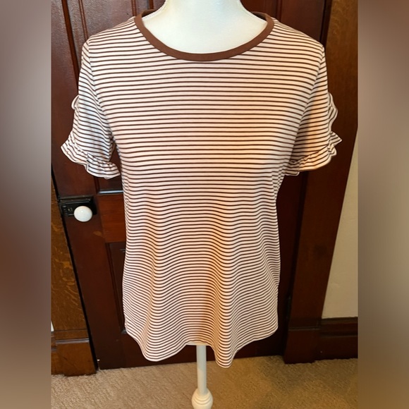 Brown and cream colored t-shirt with ruffled sleeves. - Picture 1 of 4